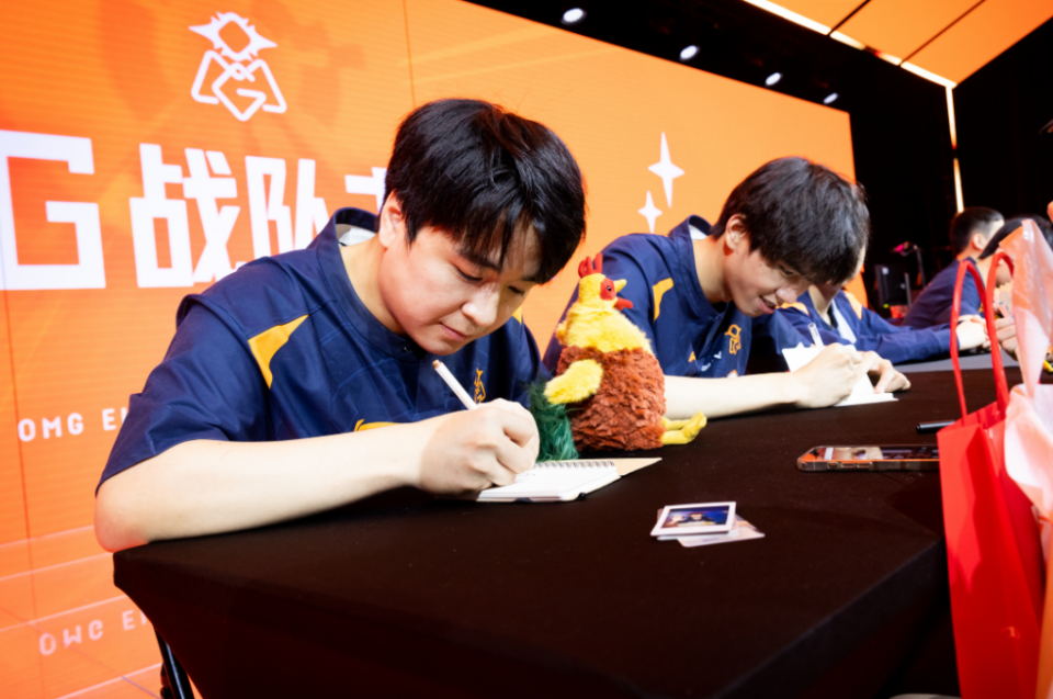 爱游戏官网-从Scout连续七场比赛得分超过晋级到曼联围绕CBA季后赛战术微调，穆雷在澳大利亚队比赛中挺进下一轮的简单介绍