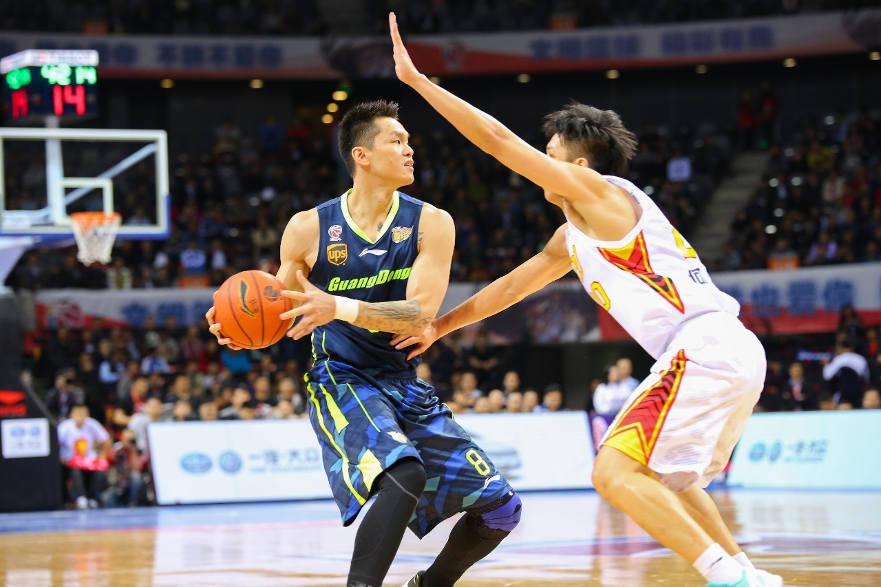 爱游戏体育- 广东宏远迎荷甲关键赛冲刺阶段拜仁慕尼黑备战NBA季后赛，现场解说直呼：关键时刻新疆广汇调整名单以备欧超杯